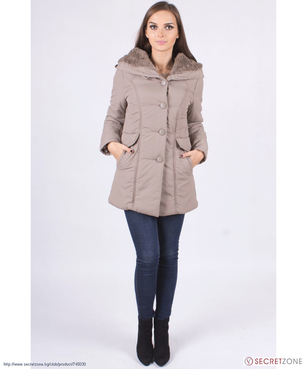 Късо дамско палто в цвят капучино от EMC с качулка | Secretzone.bg