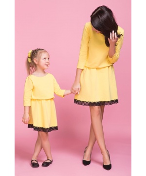 Жълта детска рокля с черна дантела от MiniMom | Secretzone.bg