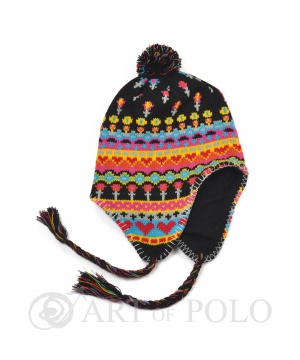 Свежа плетена шапка тип ушанка в черно с пъстри шарки от Szaleo |  Secretzone.bg